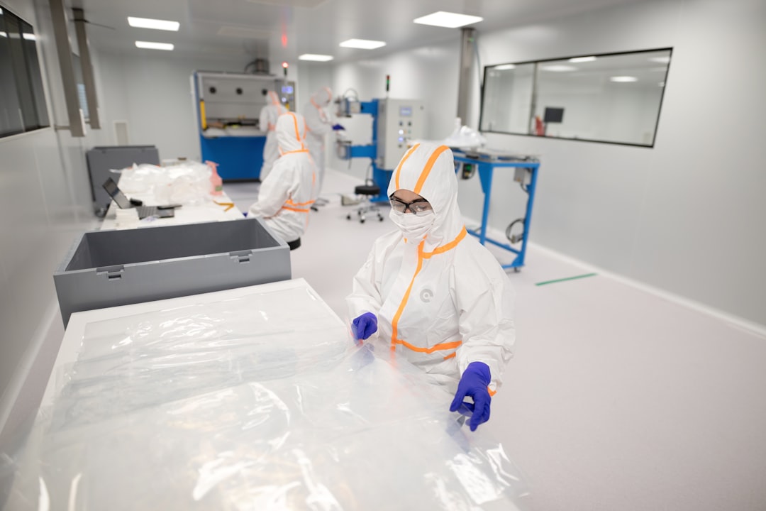Plastic film conversion with slitter blades is an essential preparation step for further manufacturing.